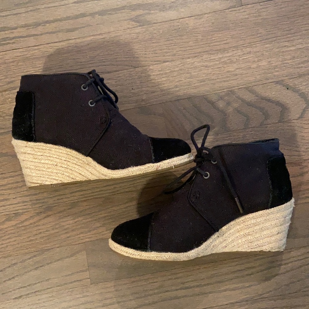 TOMS wedges